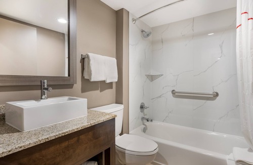 Sulphur Hotel | Budget Bliss: 3 Affordable Units, Pets Allowed! Close to Chennault Int’l Airport