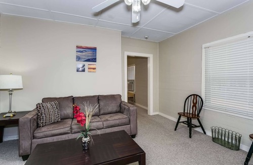 Southeast Pensacola House | Budget Friendly Centrally Located in East Hill - Free Off Street Parking - Free Fast Internet & WiFi