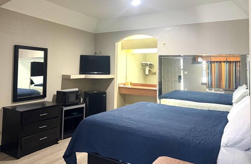 Greater Greenspoint Hotel | Budget-Friendly King Room | Thorne Stadium - 1.5 miles & IAH Airport -6.8 miles
