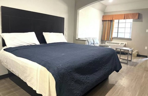 Greater Greenspoint Hotel | Budget-Friendly King Room | Thorne Stadium - 1.5 miles & IAH Airport -6.8 miles