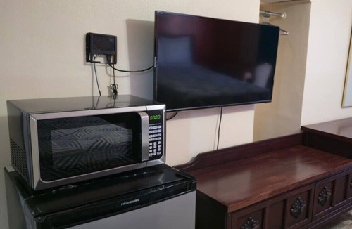 Ocala Hotel | Budget Getaway in Downtown Ocala | 4 Comfortable and Clean Units w/Parking
