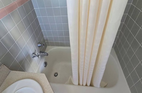 Ocala Hotel | Budget Getaway in Downtown Ocala | 4 Comfortable and Clean Units w/Parking