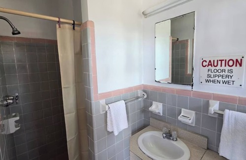 Ocala Hotel | Budget Getaway in Downtown Ocala | 4 Comfortable and Clean Units w/Parking