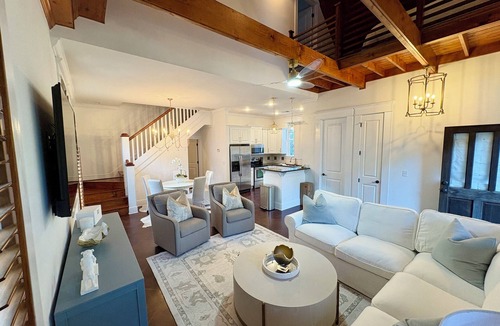 Starkville House | "Bully's Bungalow" Charming Bungalow Near MSU, Downtown & Game Day Fun