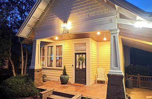 Starkville House | "Bully's Bungalow" Charming Bungalow Near MSU, Downtown & Game Day Fun