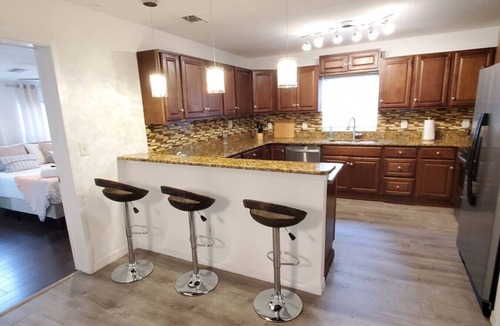 Lawsona - Fern Creek House | Bungalow DT by Lake Eola & KIA center Sleeps 12