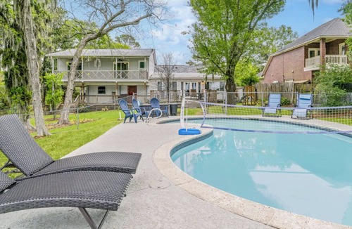Baytown House | Burnet Bay Waterfront Pool Resort