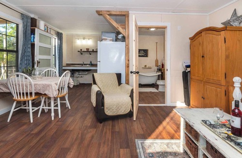 Marianna Cabin | Cabin close to Springs! Pool, WI-FI, And Grill