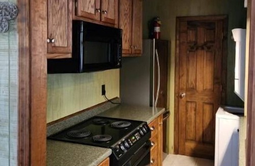 Rose Hill Cabin | Cabin on the banks of the Chunky River, secluded and quiet. Kayaking available.