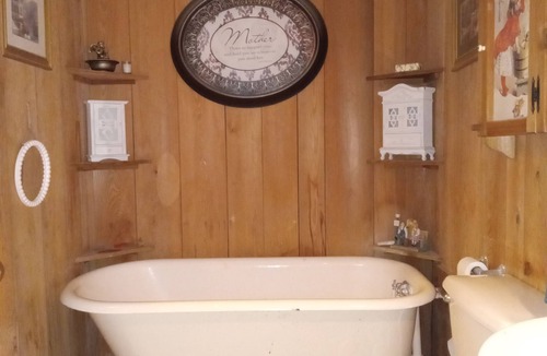 Eastpoint Cabin | cabin retreat has the perfect vibe of the country & minutes from SGi beach