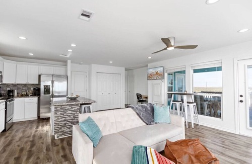 Port Bolivar House | Cabn By the Sea Ultra Secluded Beachfront Home