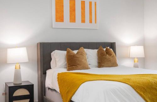 Vickery Meadow Apartment | Cafe Amor - Suite w Resort Amenities by Midtown