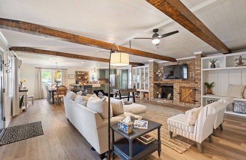 Lafayette House | Cajun Cottage Compound-Sleeps 18