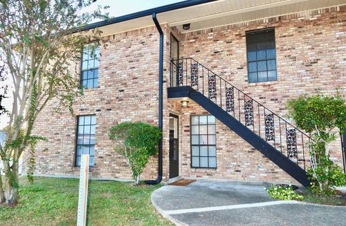 Houma Condo | Cajun Cuisine. Short drive to New Orleans. French Quarter. DATE NIGHT vibe!