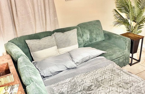 Houma Condo | Cajun Cuisine. Short drive to New Orleans. French Quarter. DATE NIGHT vibe!