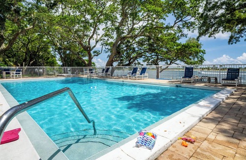 Mary Esther Apartment | ‼️Calm Waterside Condo‼️ | Kayaks, Paddles, Pool