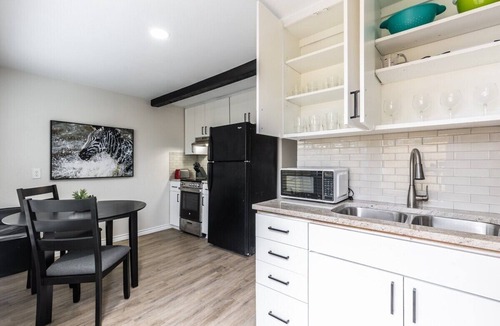 Arlington Heights Apartment | Calmont Urban Guest Farmhouse: 1-Bedroom Hideaway
