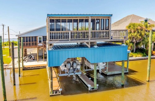 Chauvin House | Camp COCO 4-bed, 4 bath in Fisherman's Paradise!