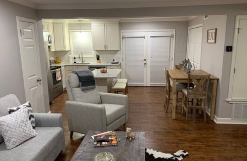 Starkville Condo | 🐾CAMPUS COWBELL🐾 Located on Campus! Goodie basket for guests!
