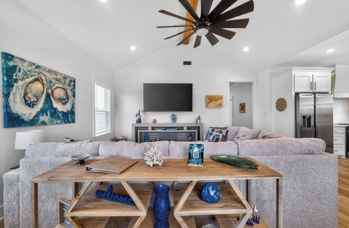Shoreline Park House | Canal Front House with Dock and Outdoor Area