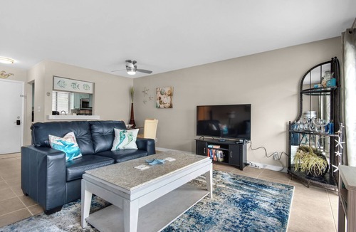 Holiday Isle Condo | Canal Unit with 2 BR/2 Baths & Free Beach Setup!