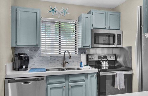 Holiday Isle Condo | Canal Unit with 2 BR/2 Baths & Free Beach Setup!