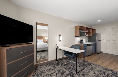 Central Business District Hotel | Candlewood Suites Mobile‑Downtown by IHG