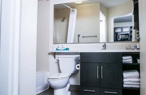 Pearl Hotel | Candlewood Suites Pearl by IHG