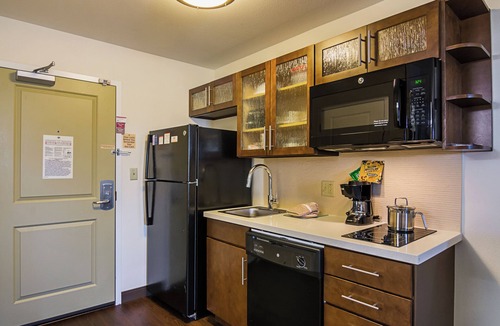 Northeast Pensacola Hotel | Candlewood Suites Pensacola - University Area by IHG