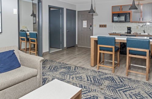 Nederland Hotel | Candlewood Suites Port Arthur/Nederland by IHG