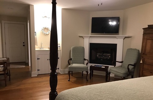 Alcorn State Bed & Breakfast | Canemount Plantation Inn