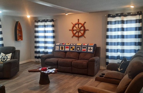 Magnolia Bluffs House | Captain's Quarters- Clean, comfortable, convenient!
