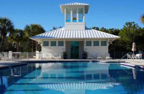 Sunnyside House | Carillon Beach- The White House