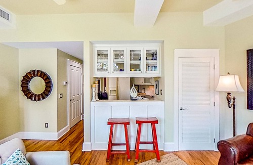 Sunnyside Condo | Carillon condo in downtown with pool access, balcony & W/D - close to the beach