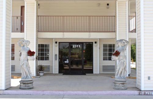 Denham Springs Hotel | Carom Inn Denham Springs-BatonRouge