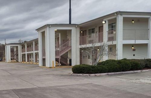 Denham Springs Hotel | Carom Inn Denham Springs-BatonRouge