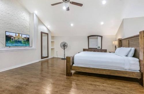 Faubourg Lafayette House | Carondelet Street Penthouse Close to City Attractions