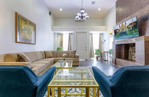 Faubourg Lafayette Apartment | Carondelet Street Spacious Condos close to French Quarter