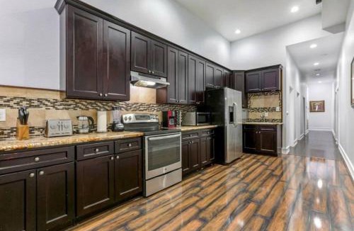 Faubourg Lafayette Apartment | Carondelet Street Spacious Condos close to French Quarter