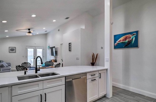 Dolphin's Cove House | ‘Casa Azul’ Modern Ponte Vedra Beach Bungalow