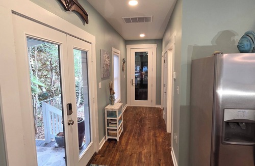 Bay St Louis Cottage | Casa Bambino Cozy 2-bedroom cottage walking distance to beach and downtown.