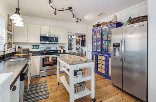 Old Town House | Casa De Cuba A Beach House - Cuban Flair Steps From Duval