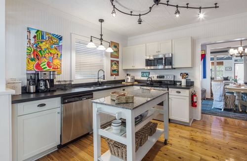 Old Town House | Casa De Cuba A Beach House - Cuban Flair Steps From Duval