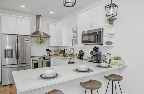 Ybor City House | Casa De Ybor 3Bd, 2Bth, 4 beds, Historic Charm, Modern Lux