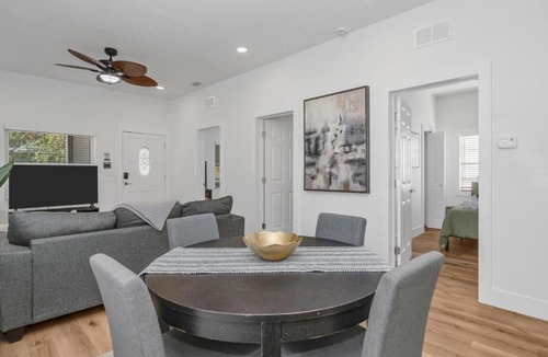 Ybor City House | Casa De Ybor 3Bd, 2Bth, 4 beds, Historic Charm, Modern Lux