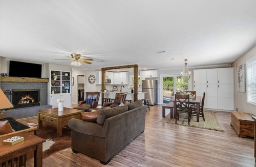 Hawkins House | Casa Del Lago - Cozy Lake Hawkins Waterfront Retreat!