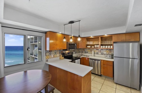 Sunnyside Condo | "Casa Francesca"| Beachfront | Beach Views| Heated Pool | Shuffleboard, Tennis, fitness room