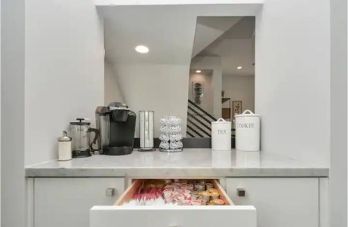 Midtown House | Casa LaBella | Downtown Skyline Views | Sleeps 10