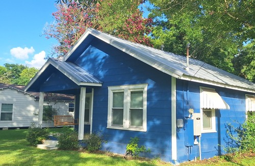 Tomball Cottage | Casa Lynda – 2BR cottage; Walk to shop/festival/dining, in the heart of Tomball!