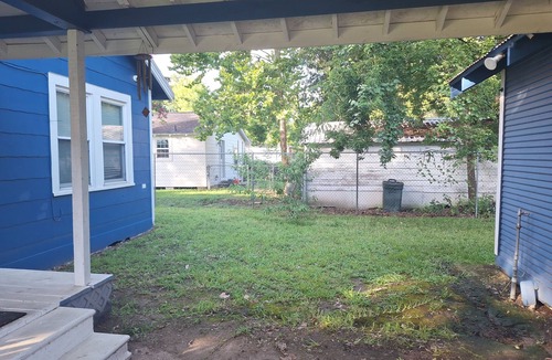 Tomball Cottage | Casa Lynda – 2BR cottage; Walk to shop/festival/dining, in the heart of Tomball!